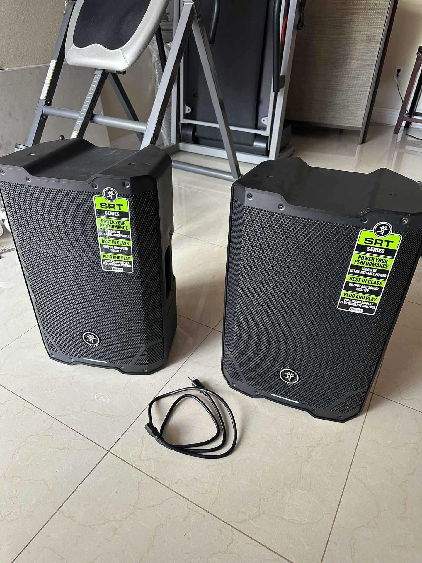 Pair of Mackie Thump Bluetooth powered DJ Speakers SRT210 10”