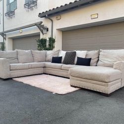 Stunning Beige Sectional Couch In Excellent Condition - Free Delivery 🚚 