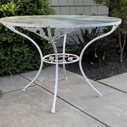 White MetalOutdoor Round Dining Table 