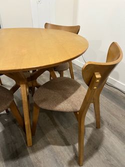 Boutique Solid Wood Mid-Century Style 42" Round Dining Set & 4 Chairs