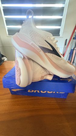 Brooks woman’s shoes