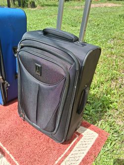 NICE SAMSONITE PULL ALONG LUGGAGE
