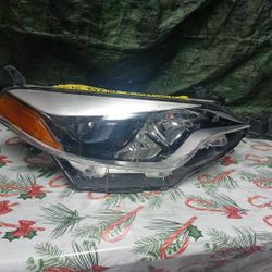 2014-16 Toyota Corolla Right Headlight 