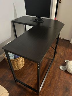 L shapped working desk.