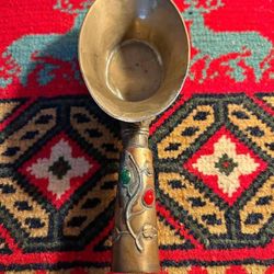 CUCHARA ANTIGUA DE BRONCE CON PIEDRA