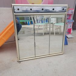 Botiquin para bano mide 30x30