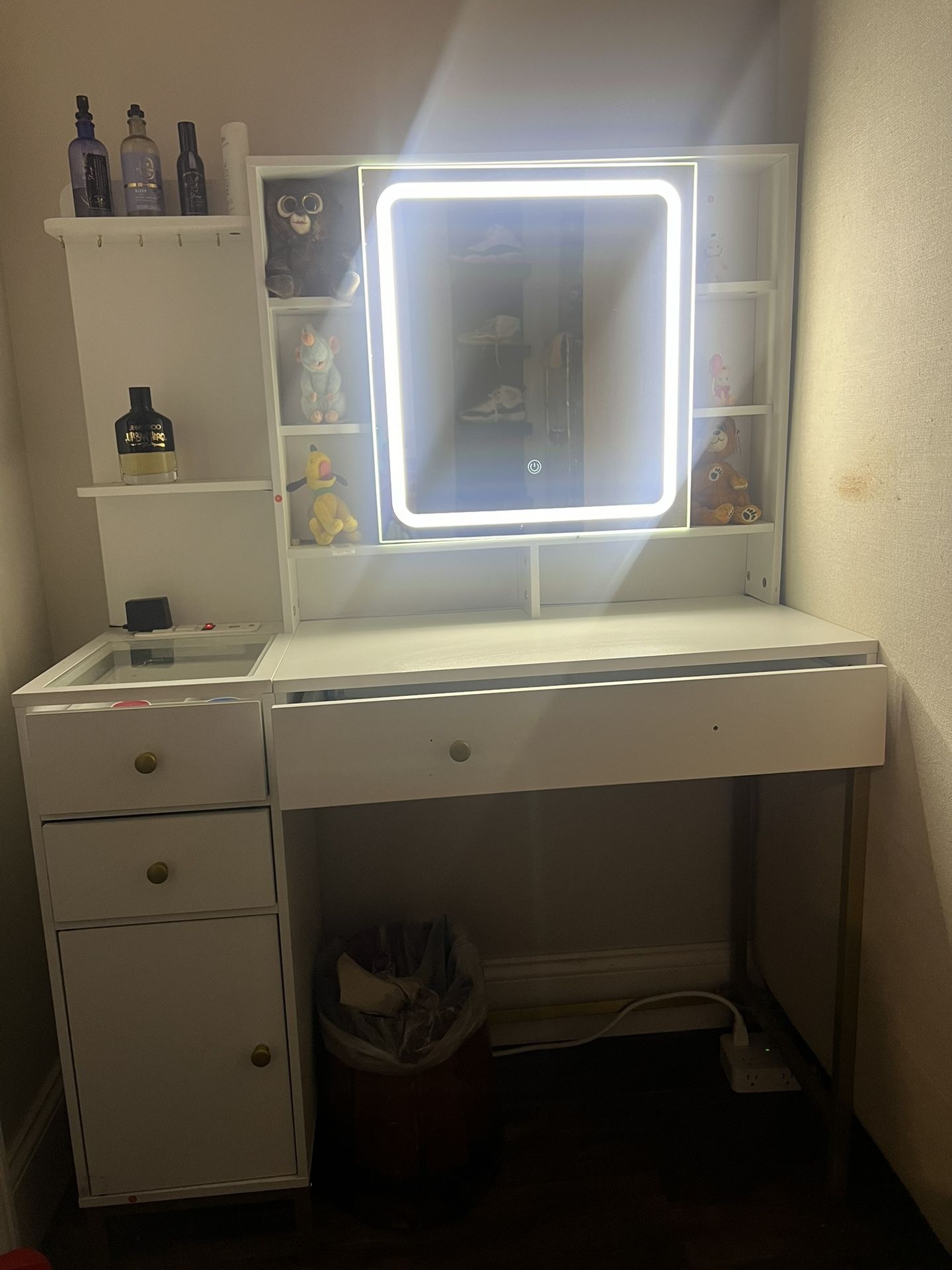 Makeup vanity 