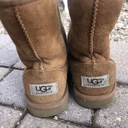 Winter Uggs And Boots Youth Size 1