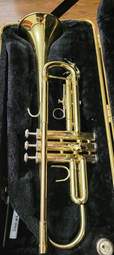 Trumpet Bach With Case