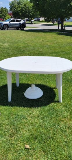 Oval Plastic Table