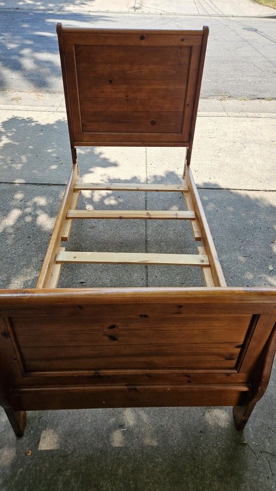 Twin Wood Bedframe
