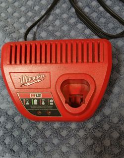 MILWAUKEE M12 Battery charger