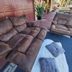 Beautiful Couch And Chair With 3 Recliner Totally Deep Clean Good Condition 