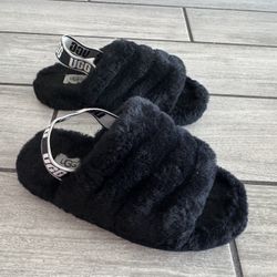 Black UGG size 4Y