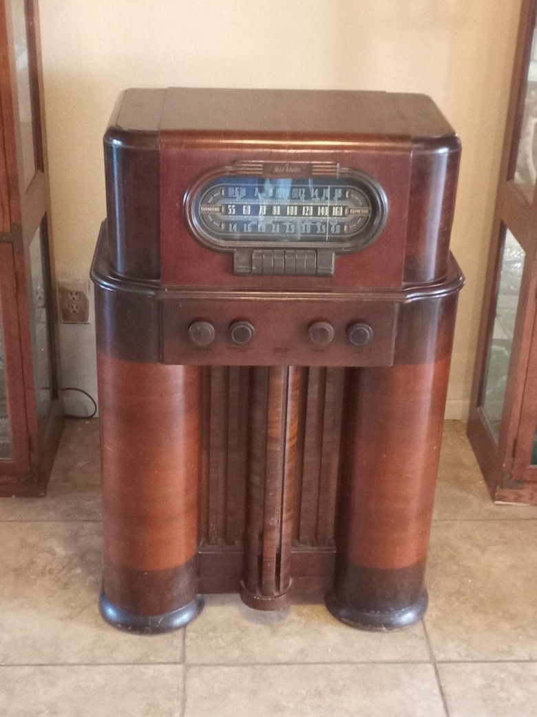 Vintage Standing Radio