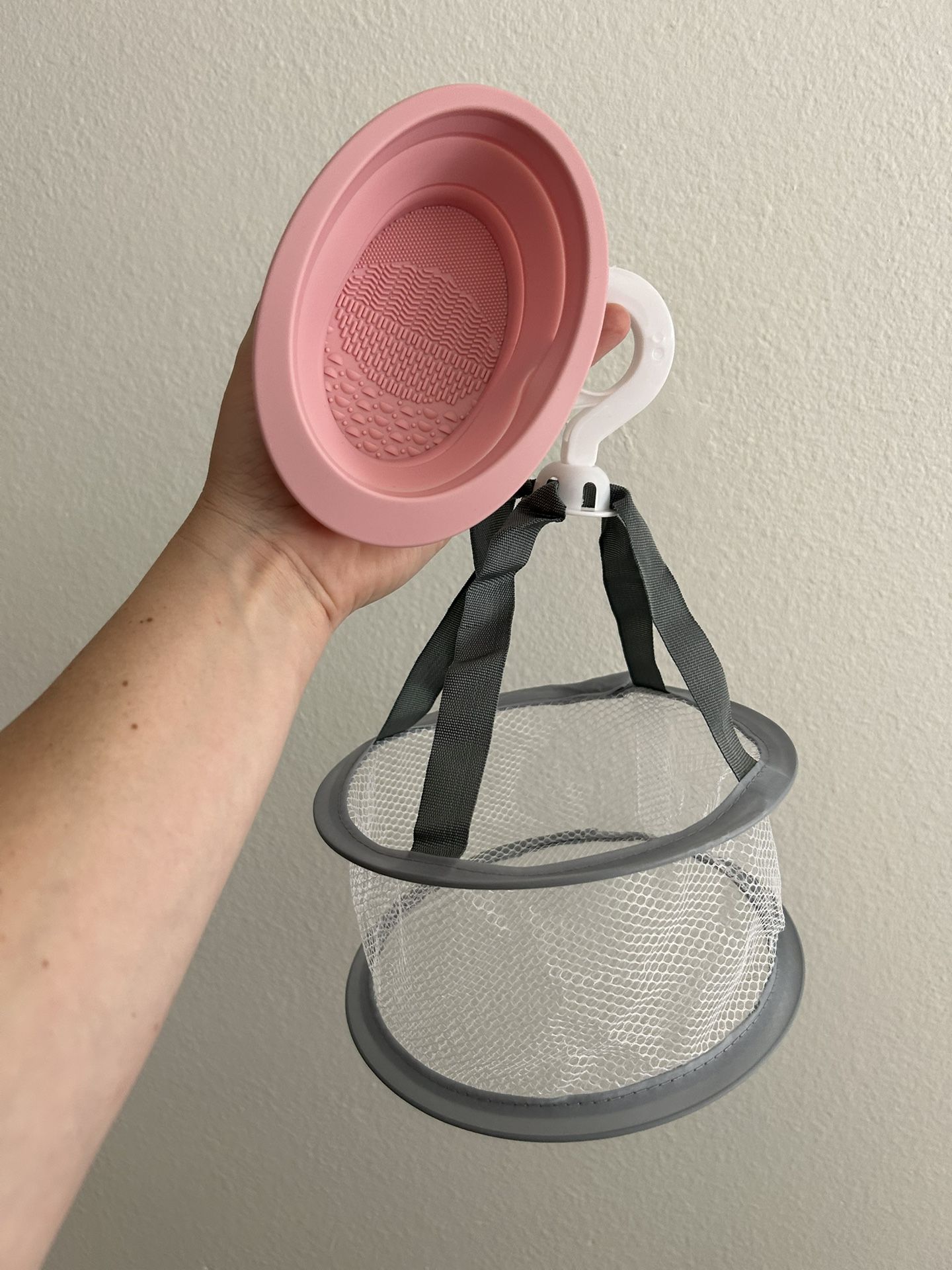 New 2-in-1 Makeup Brush Cleaner & Drying Rack