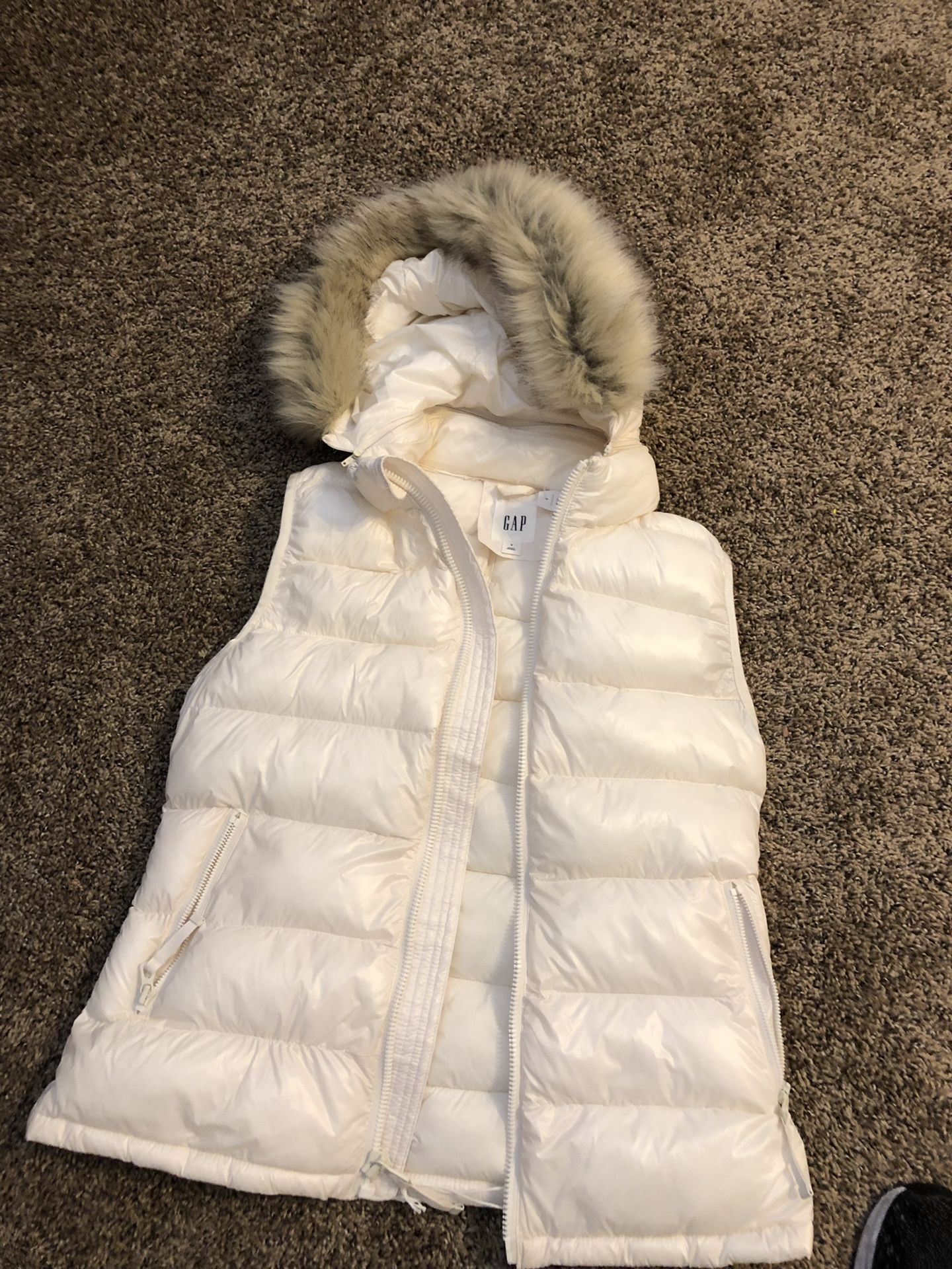 GAP women’s small down alternative vest with removable faux fur lined hood. Brand new, never worn still has original tags for $98