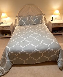 6 Pc. Rattan Queen/Double Bedroom Set