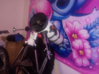 Reflector Telescope on Tripod Mount