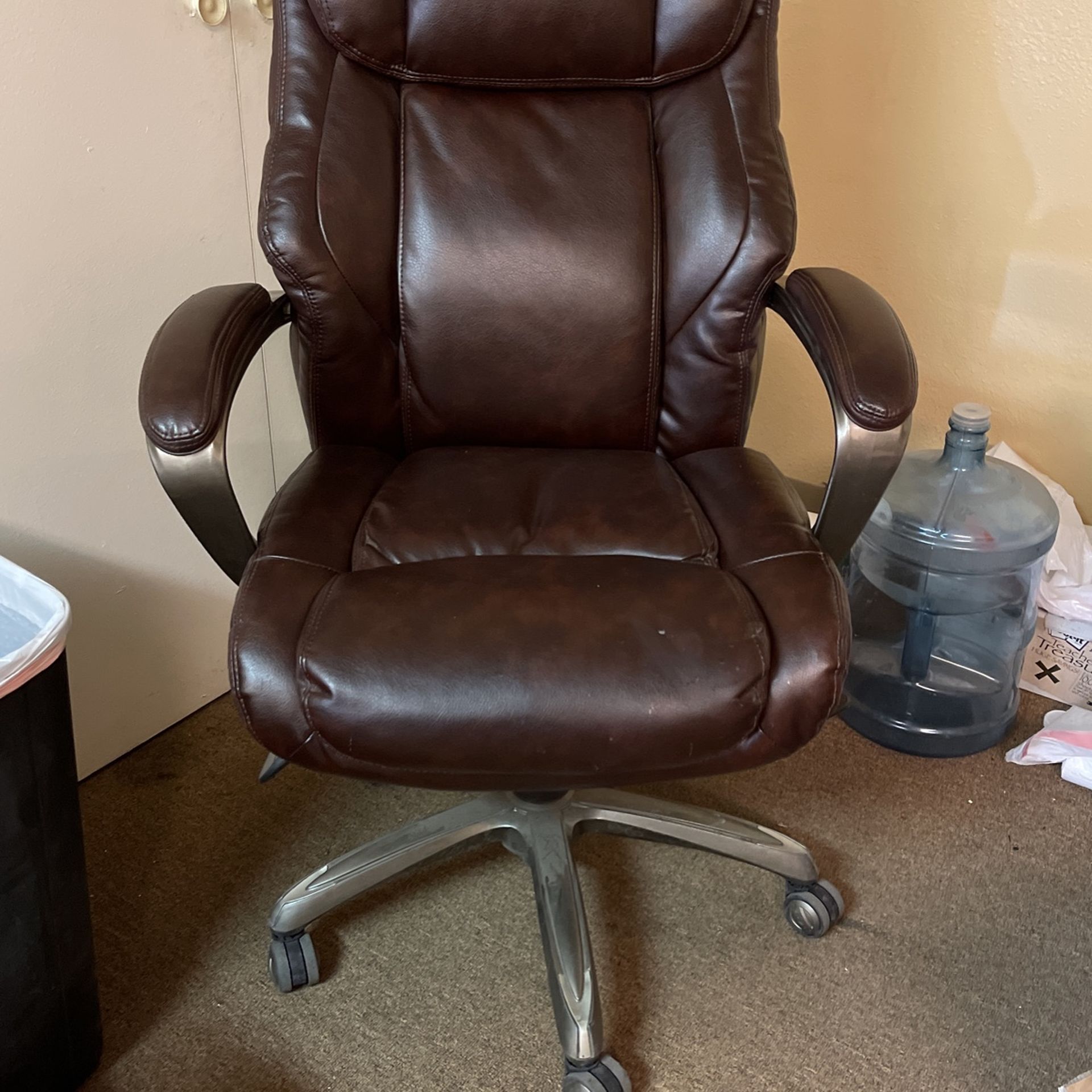 Desk And Chair, Jackets Holde 3 Thanks ings For $250.