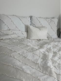 Bedroom set: mattress, bed frame, bedding, desk, lamp