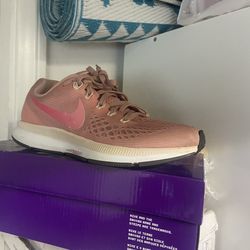 Shoes Nike zoom used size 7.