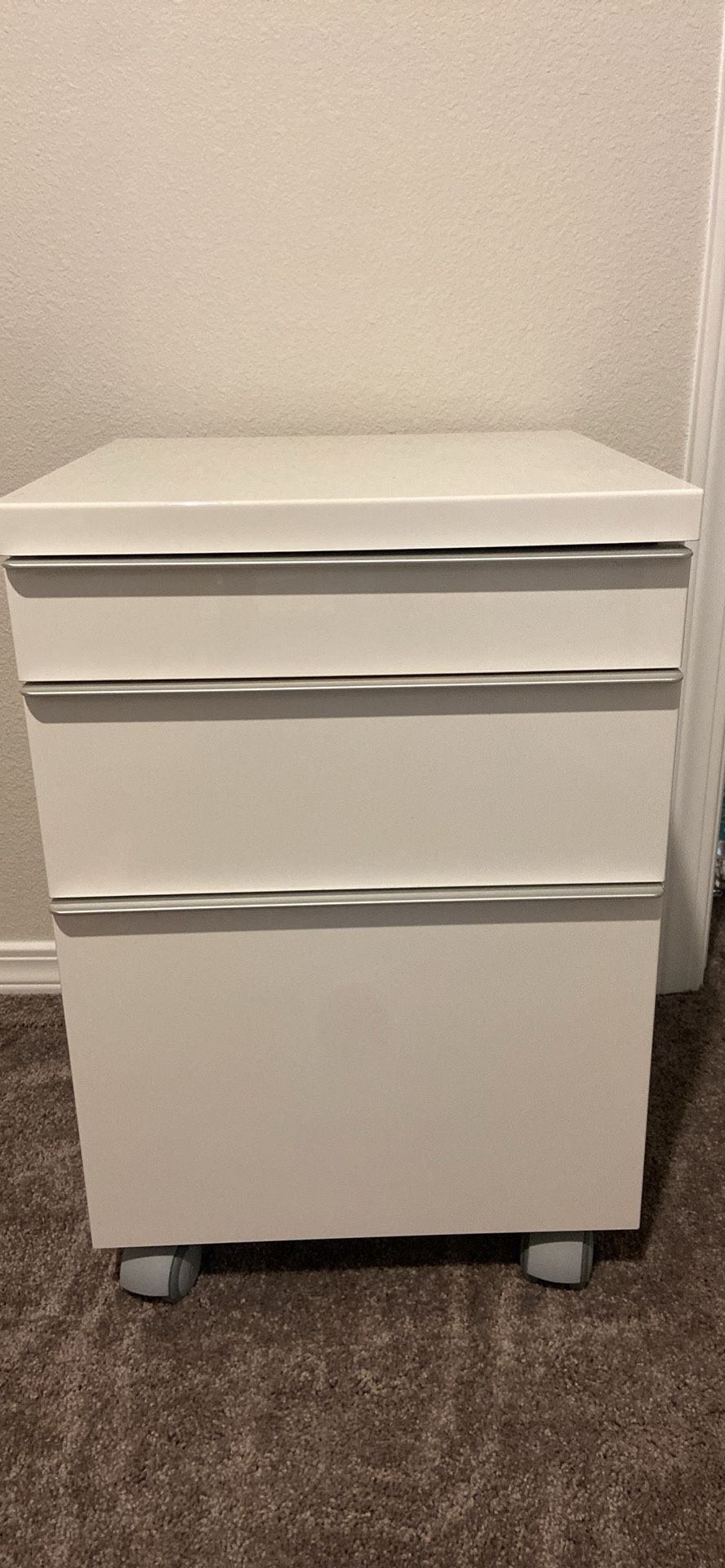White IKEA 3 drawers w/ wheels
