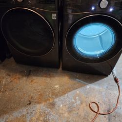 Lg Front Load Washer And Dryer Set. 