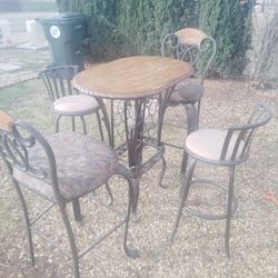 Bar Table And 4 Bar Stools
