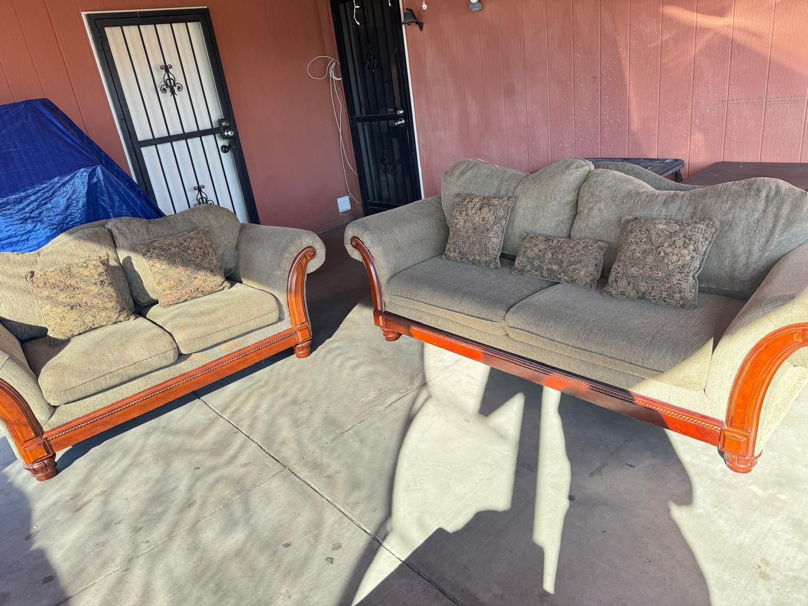 Beautiful Couch Set  With No Stains And No Rips 