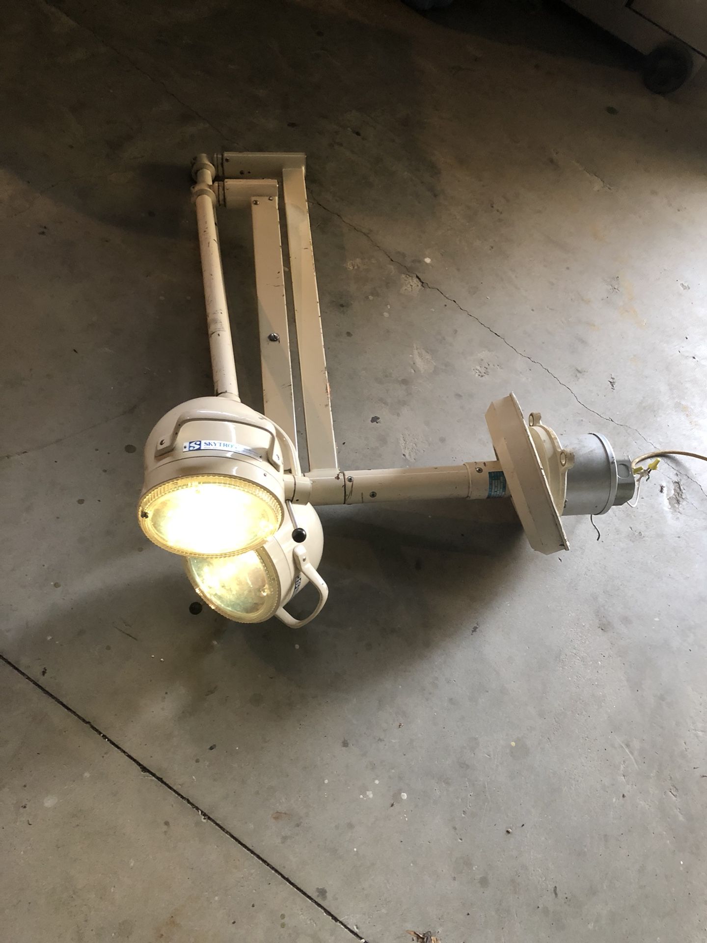 Skytron Surgical lights