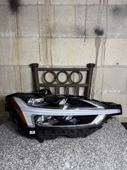 Volvo XC60 2018-2024 Right Passenger Side Headlight