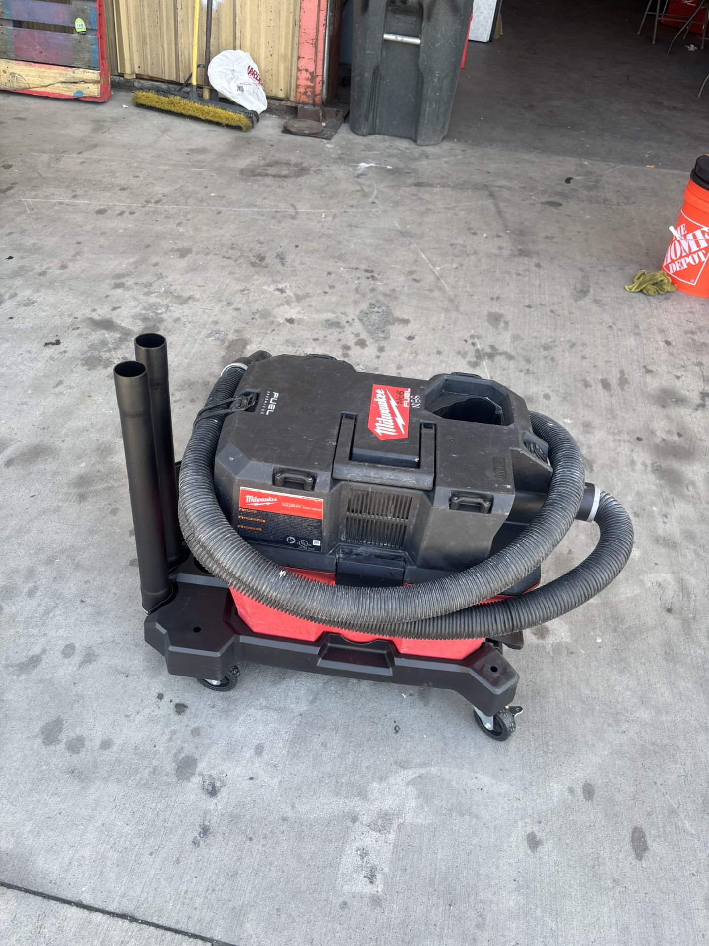 M18 FUEL 6 Gal. Cordless Wet/Dry Shop Vac W/Filter, Hose and Extra High Efficiency Filter