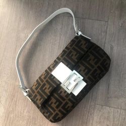 💥Fendi Zucca Baguette Shoulder Bag with white leather strap💥