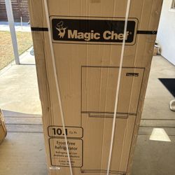 Magic Chef Fridge With Freezer