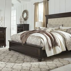 Brynhurst Dark Brown Upholstered Panel Bedroom Set

