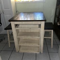 Counter Height Table With 2 Stools And  