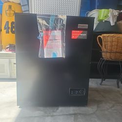 Frigidaire Gallery 5 Cu. Ft. Chest Freezer, Black