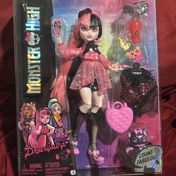 Monster High Draculaura Fashion Doll with Pink & Black Hair, Accessories & Pet Bat