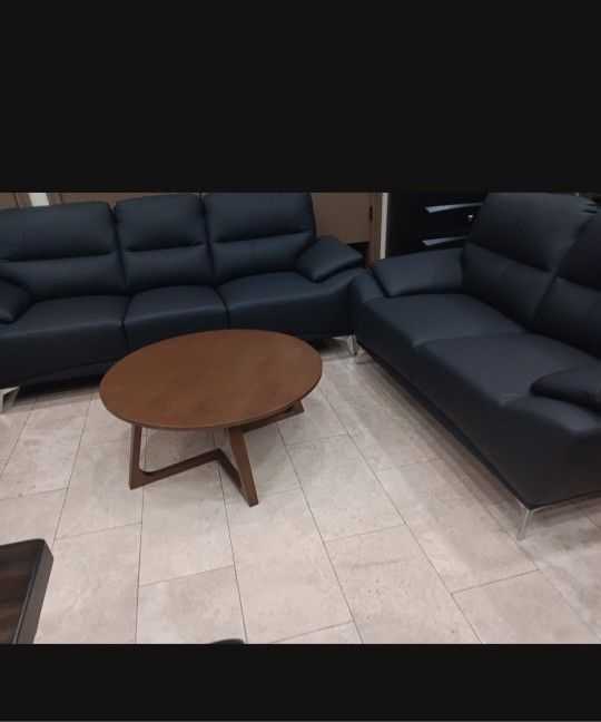 *Ad Special!!!*---Sleek Valencia Leather Sofa/Loveseat Sets---Delivery And Financing Available😉