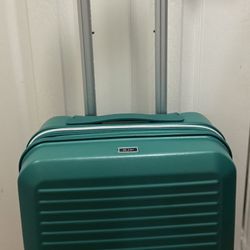 Sarah Jessica Parker 4-Wheel Carry On Luggage