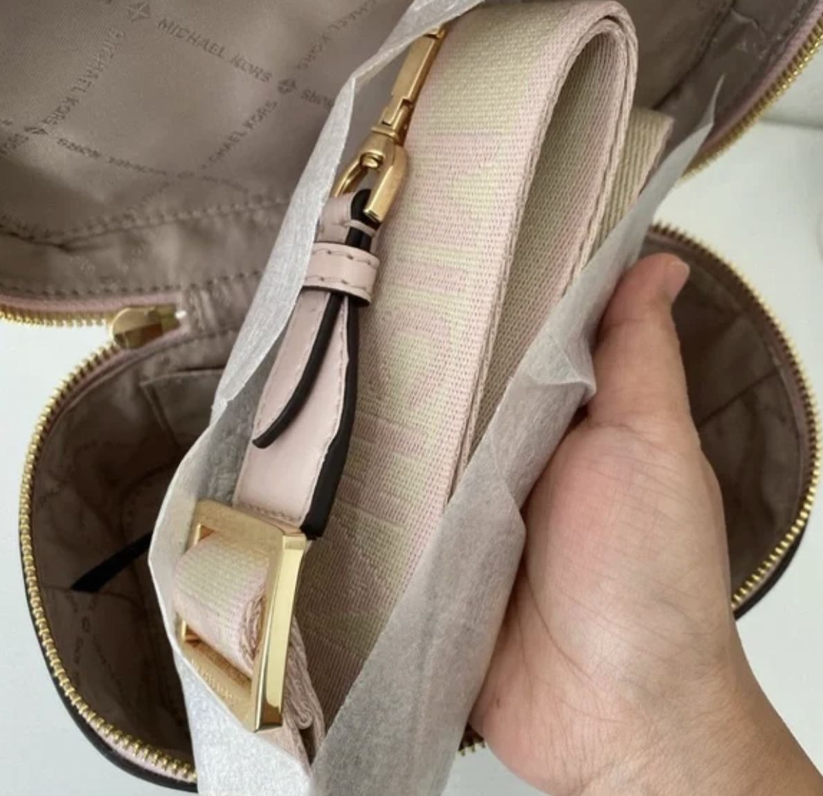 Beautiful Pink Michael Kors Bag for Sale in Los Angeles, CA - OfferUp