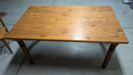 Dining table and chairs(4)
