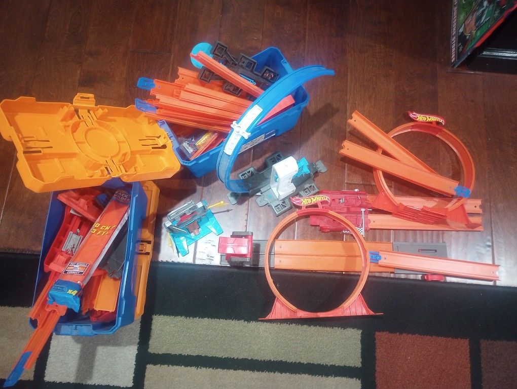 Authentic Hot Wheels Tracks, Loops, Race Starters, And Storage Boxes (2)