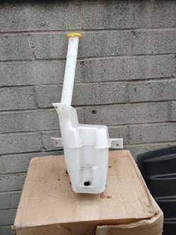 2014 Ford mustang water reservoir for window wipers