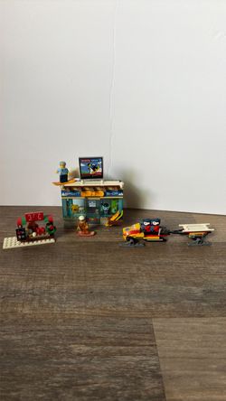 LEGO City Ski and Snowboard Resort Set
