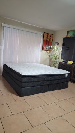 VERY NICE LIKE NEW CALIFORNIA KING SIZE MATTRESS AND BOXSPRINGS FOR SALE! IN EXCELLENT CONDITION, FREE DELIVERY