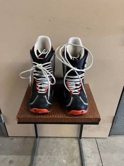 MEN'S BURTON SIZE 9 1/2 SNOWBOARD BOOTS!