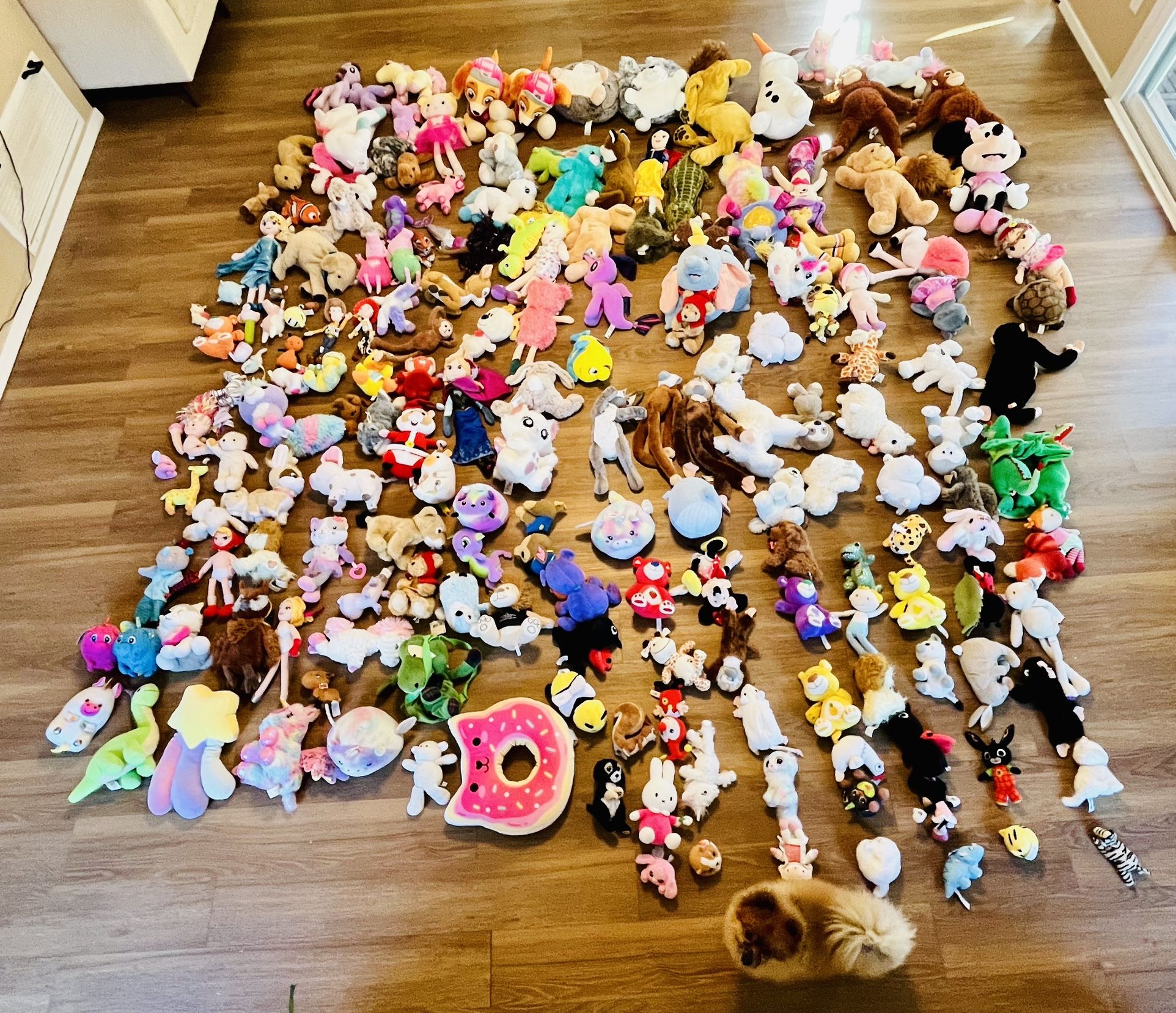 157 Stuffed Animals And Disney characters (incl. 2 Storage Bags)