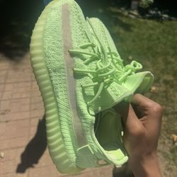 YEEZY GLOW 